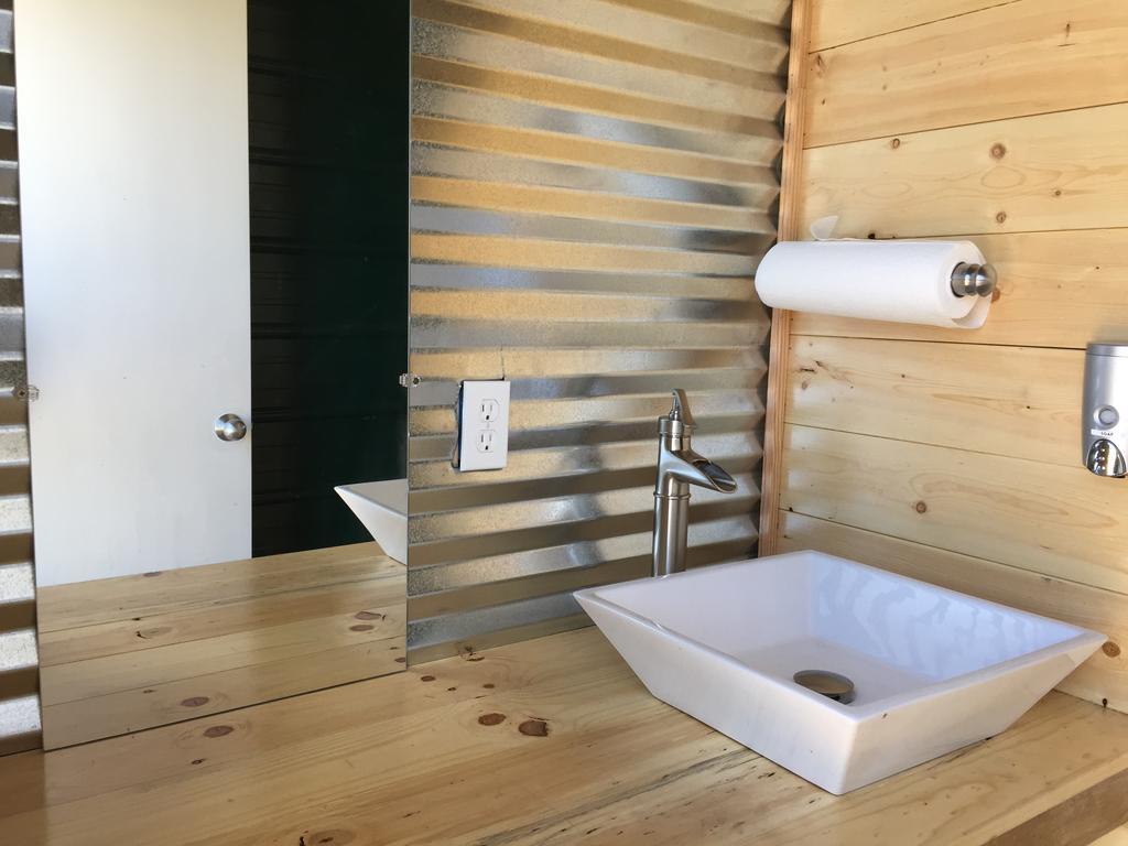 Lupine Cabin, Glamour Camping, Stunning Skies And Sunrise Views Monticello Room photo